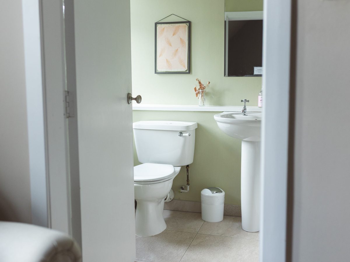 Potarch Lodge ensuite bathroom in room No 4